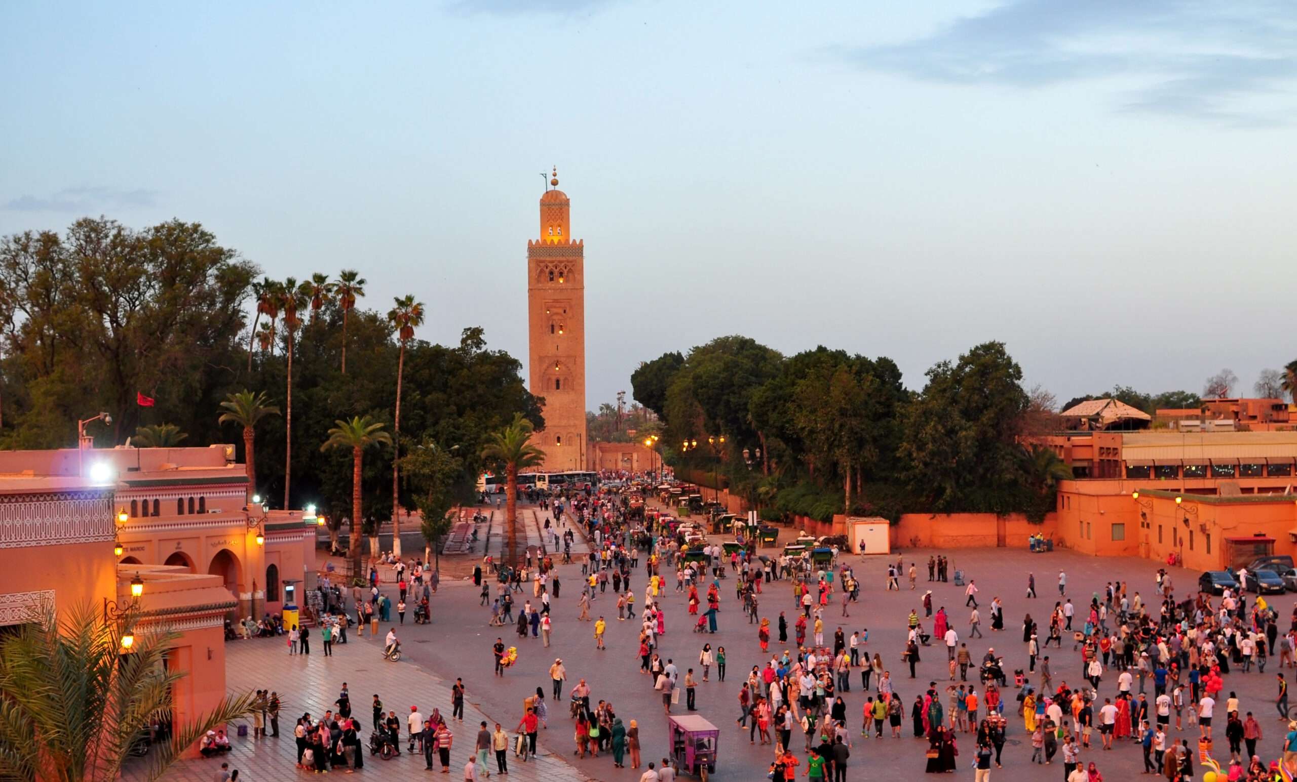 vol-en-montgolfiere-marrakech – lever-du-soleil-atlas-maroc – golf-luxe-marrakech – visite-privee-souk-marrakech – artisans-marocains-medina – visite-historique-marrakech – jardins-majorelle-marrakech – excursion-vallee-ourika-atlas-maroc – restaurants-marrakech-selection – experience-authentique-maroc