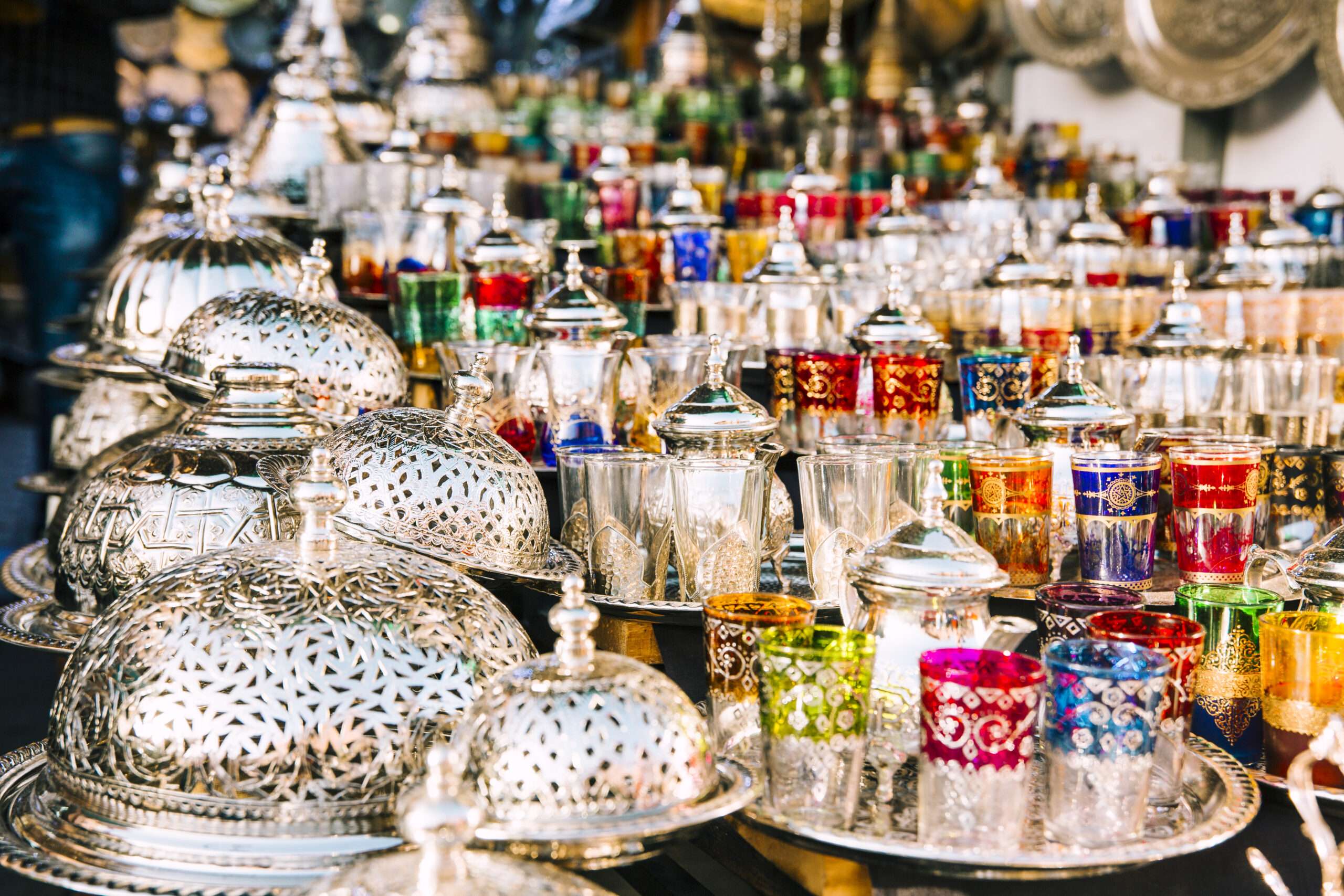 vol-en-montgolfiere-marrakech – lever-du-soleil-atlas-maroc – golf-luxe-marrakech – visite-privee-souk-marrakech – artisans-marocains-medina – visite-historique-marrakech – jardins-majorelle-marrakech – excursion-vallee-ourika-atlas-maroc – restaurants-marrakech-selection – experience-authentique-maroc