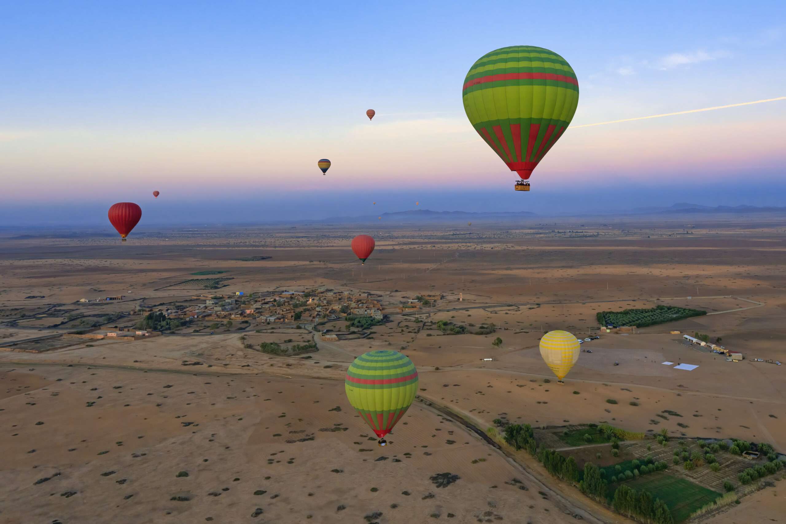 vol-en-montgolfiere-marrakech – lever-du-soleil-atlas-maroc – golf-luxe-marrakech – visite-privee-souk-marrakech – artisans-marocains-medina – visite-historique-marrakech – jardins-majorelle-marrakech – excursion-vallee-ourika-atlas-maroc – restaurants-marrakech-selection – experience-authentique-maroc