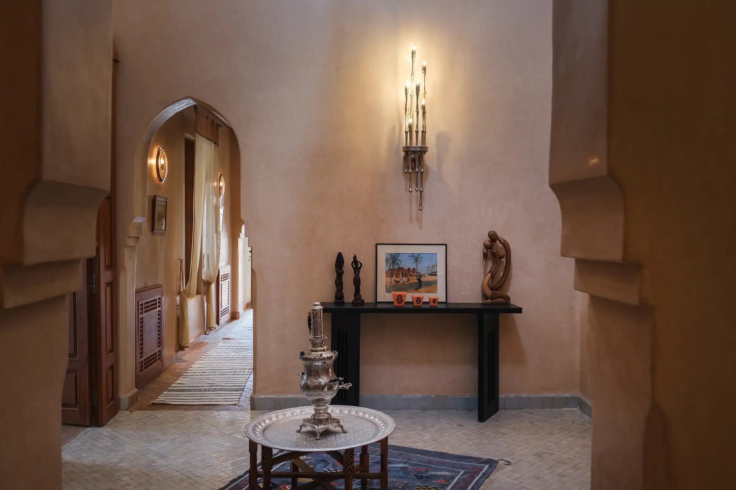 villa-hilin-marrakech – facade-villa-hilin-maroc – piscine-privee-villa-hilin – salon-contemporain-villa-hilin – jardin-villa-hilin-marrakech – terrasse-villa-hilin-maroc – chambre-olive-villa-hilin – chambre-citron-villa-hilin – chambre-orange-villa-hilin – chambre-figue-villa-hilin – salle-deau-villa-hilin – dressing-villa-hilin – climatisation-villa-hilin – conciergerie-privee-villa-hilin