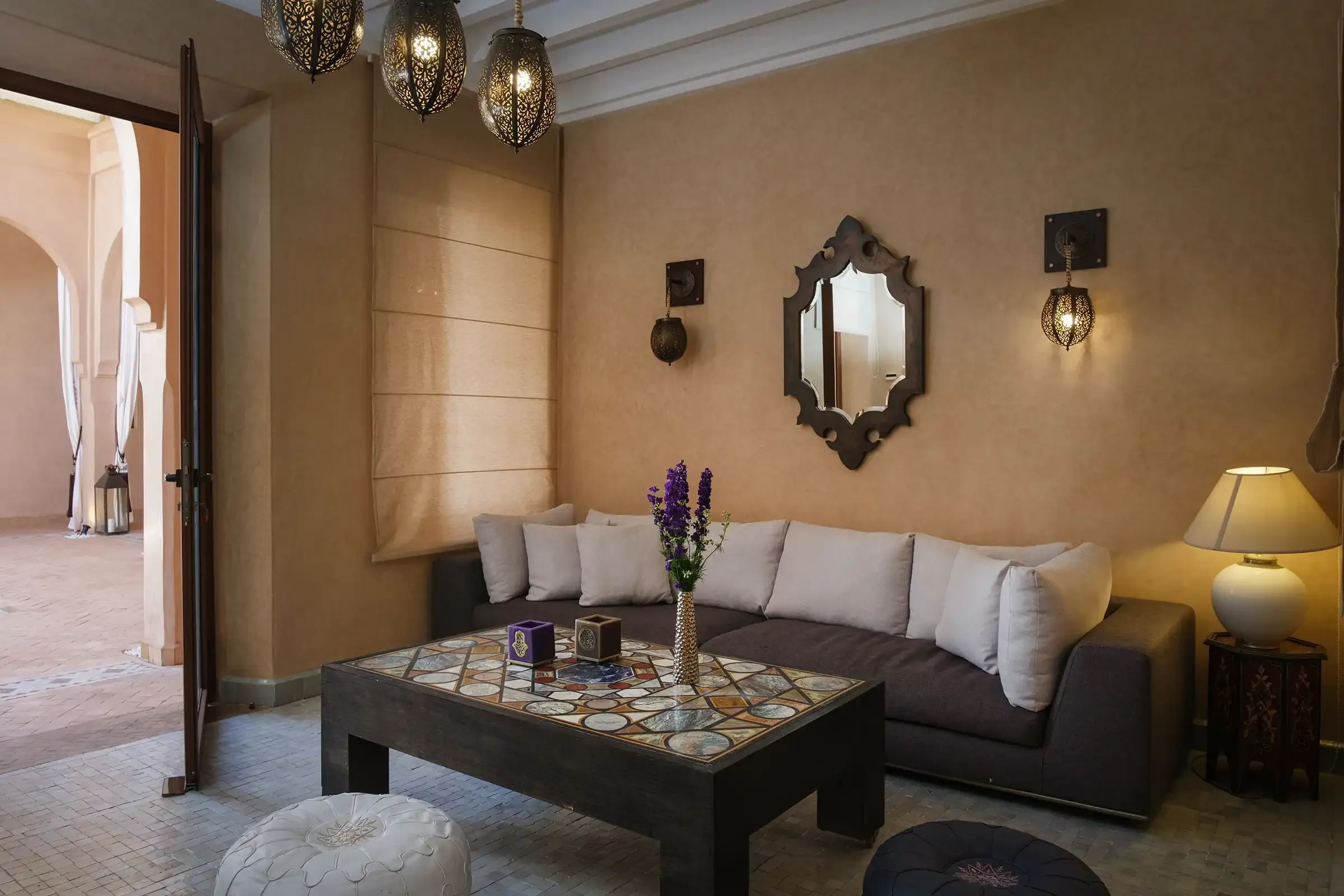 villa-hilin-marrakech – facade-villa-hilin-maroc – piscine-privee-villa-hilin – salon-contemporain-villa-hilin – jardin-villa-hilin-marrakech – terrasse-villa-hilin-maroc – chambre-olive-villa-hilin – chambre-citron-villa-hilin – chambre-orange-villa-hilin – chambre-figue-villa-hilin – salle-deau-villa-hilin – dressing-villa-hilin – climatisation-villa-hilin – conciergerie-privee-villa-hilin