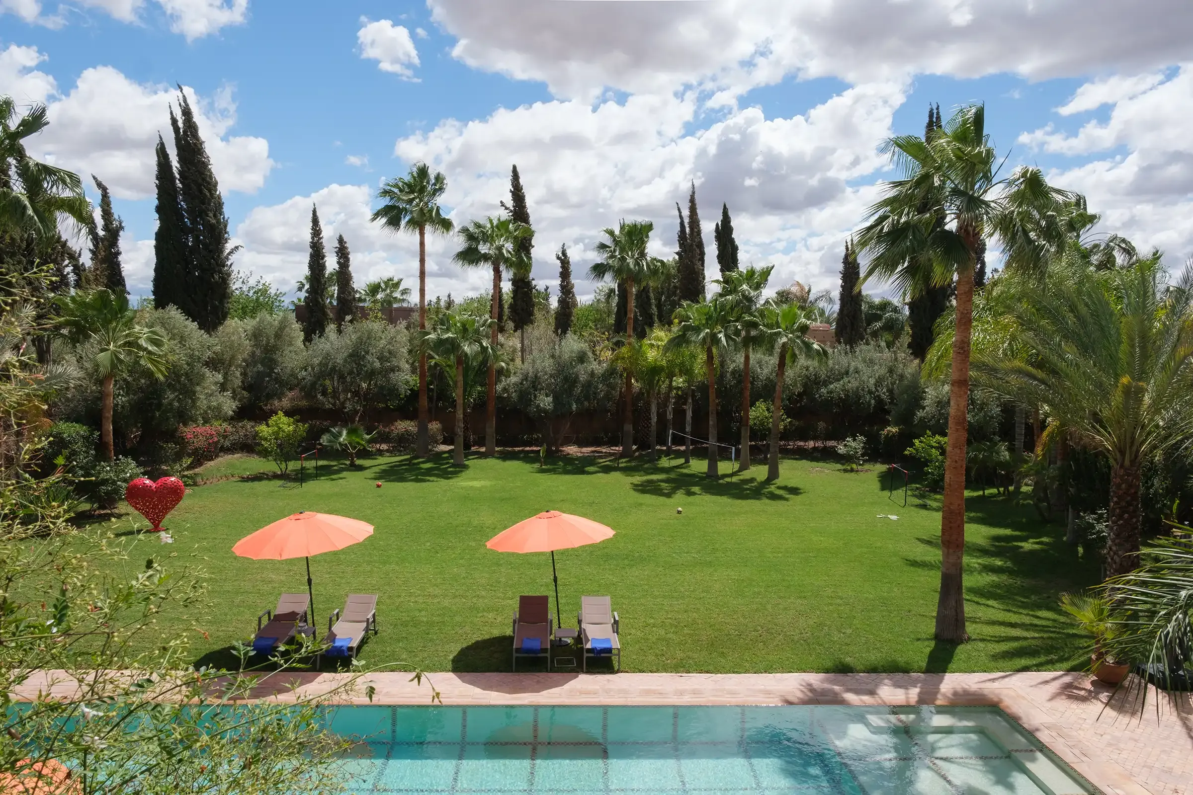 villa-juzyan-marrakech, villa-hilin-marrakech, interieur-villa-luxe-maroc, piscine-privee-marrakech, architecture-marocaine-moderne