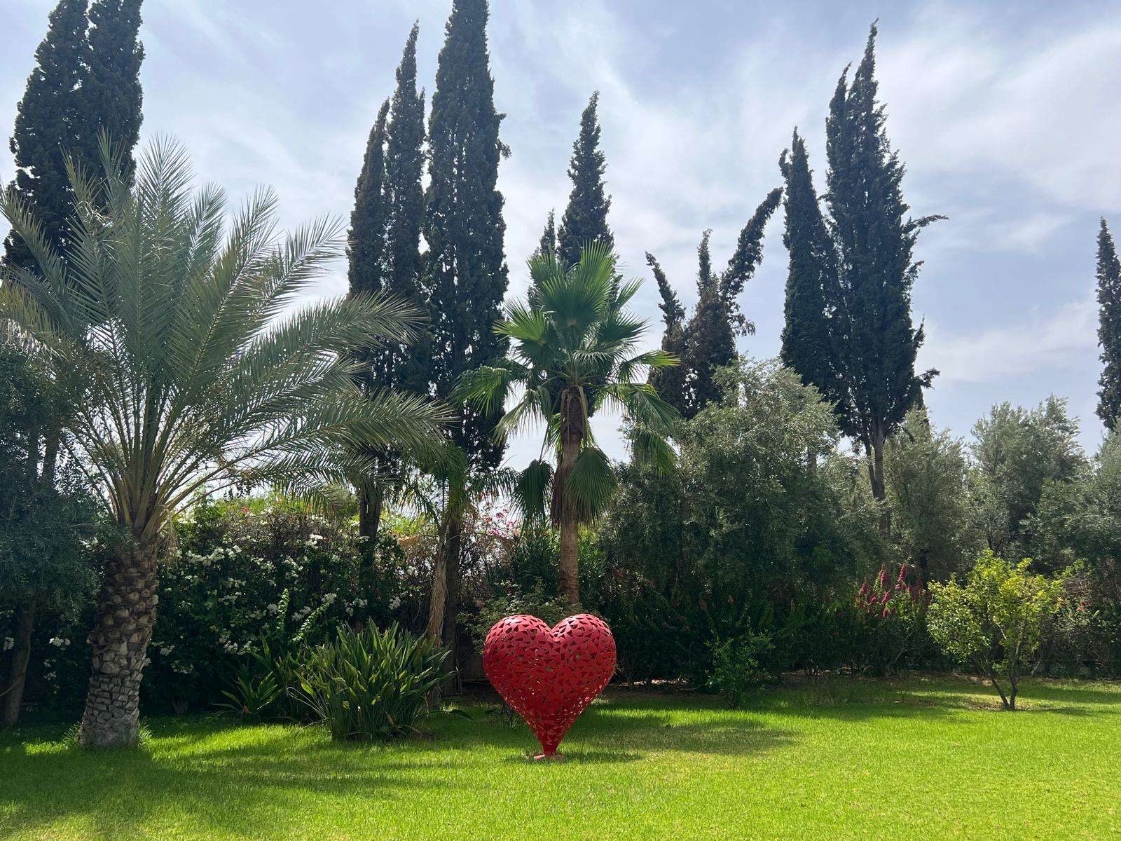 villa-hilin-marrakech – facade-villa-hilin-maroc – piscine-privee-villa-hilin – salon-contemporain-villa-hilin – jardin-villa-hilin-marrakech – terrasse-villa-hilin-maroc – chambre-olive-villa-hilin – chambre-citron-villa-hilin – chambre-orange-villa-hilin – chambre-figue-villa-hilin – salle-deau-villa-hilin – dressing-villa-hilin – climatisation-villa-hilin – conciergerie-privee-villa-hilin
